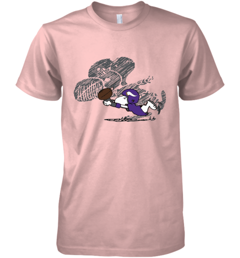 Minnesota Vikings Snoopy Plays The Football Game Premium Men's T-Shirt