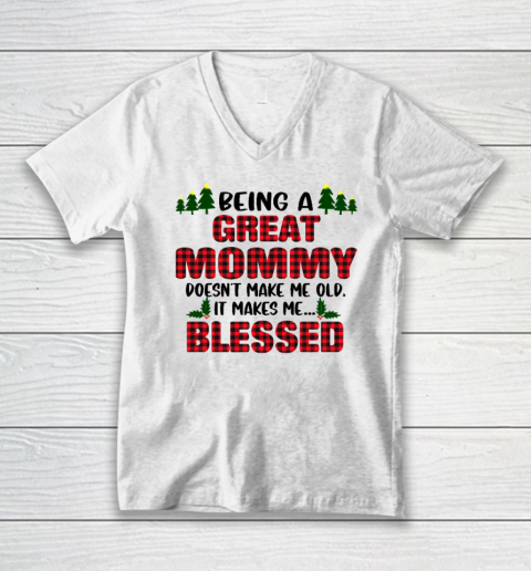 Being A Great Mommy Doesn't Make Me Old Makes Me Blessed Christmas V-Neck T-Shirt