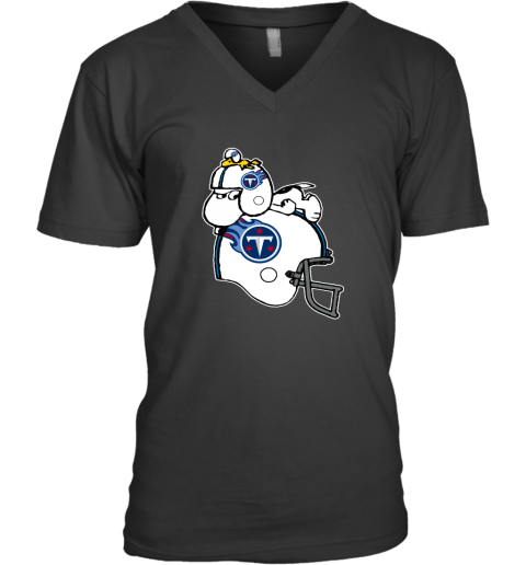 Snoopy And Woodstock Resting On Tennessee Titans Helmet V-Neck T-Shirt