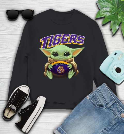 Baby Yoda Loves The LSU Tigers Star Wars NCAA Shirt 113
