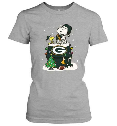A Happy Christmas With Green Bay Packers Snoopy Women's T-Shirt