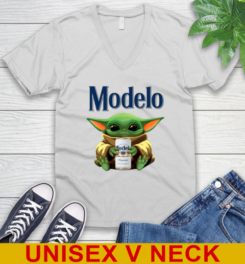 Star Wars Baby Yoda Hugs Modelo Especial Beer Shirt 49
