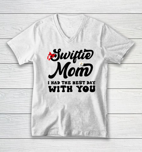 Swiftie Mom I Had The Best Day With You Mother's Day V-Neck T-Shirt