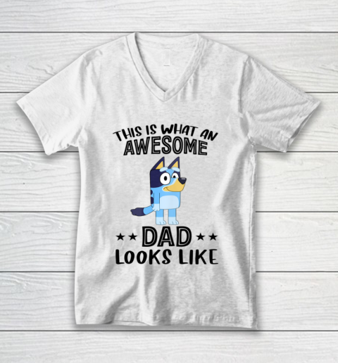 Bluey dad This Is What An Awesome Dad Looks Like V-Neck T-Shirt