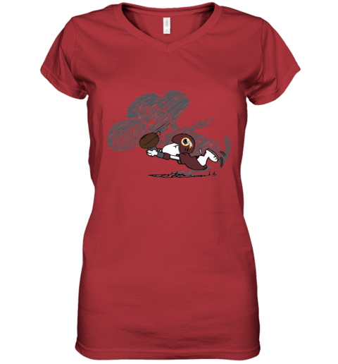 jnwu-washington-redskins-snoopy-plays-the-football-game-women-v-neck-t-shirt-39-front-red-480px