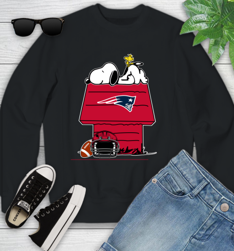 New England Patriots NFL Football Snoopy Woodstock The Peanuts Movie Youth Sweatshirt 2