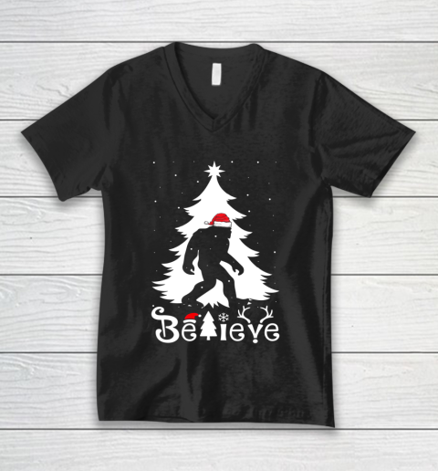 Bigfoot Christmas Gifts For Men Boys Girls Funny Christmas V-Neck T-Shirt