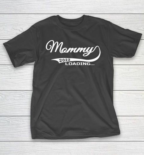 Mommy Loading 2022 Pregnancy Outfit Mom Line Art Heart T-Shirt