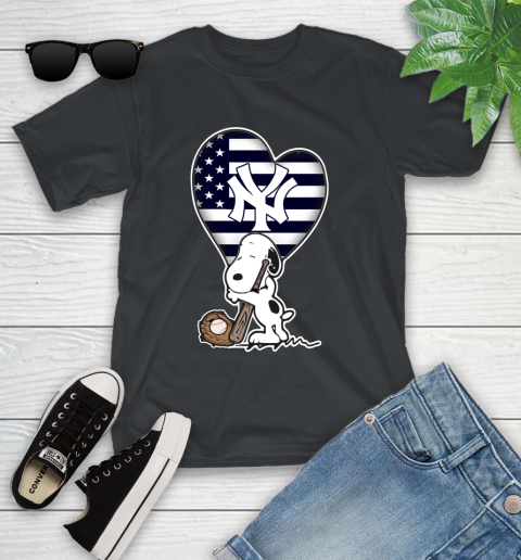 New York Yankees MLB Baseball The Peanuts Movie Adorable Snoopy Youth T-Shirt 2