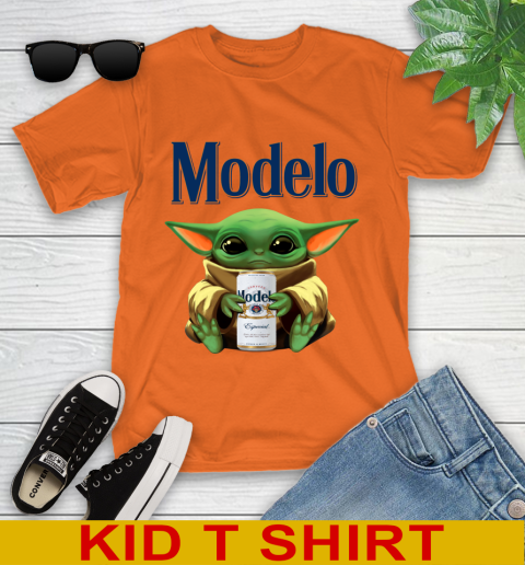 Star Wars Baby Yoda Hugs Modelo Especial Beer Shirt 107