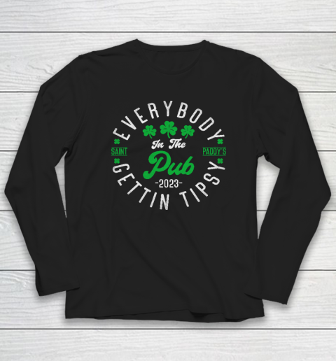 Everybody In the Pub Getting Tipsy 2023 St Patricks Day Cool Long Sleeve T-Shirt