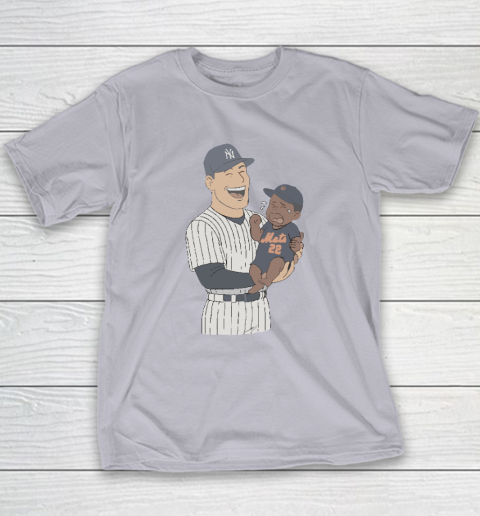 Yankees Holding Crying Mets Baby Youth T-Shirt 3