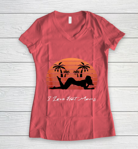 I Love Hot Moms Shirt MILF Cougar TShirt Beach Women's V-Neck T-Shirt 4