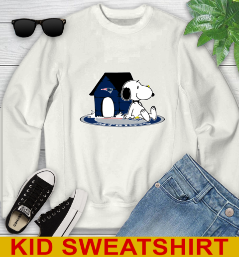 NFL Football New England Patriots Snoopy The Peanuts Movie Shirt Youth Sweatshirt