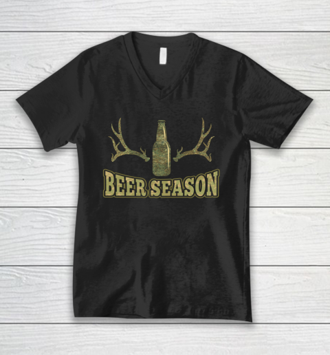 Beer Season Funny Camo Deer Hunting Pun Men Who Love Beers V-Neck T-Shirt