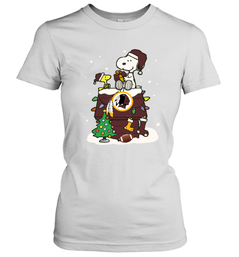 A Happy Christmas With Washington Redskins Snoopy Women's T-Shirt