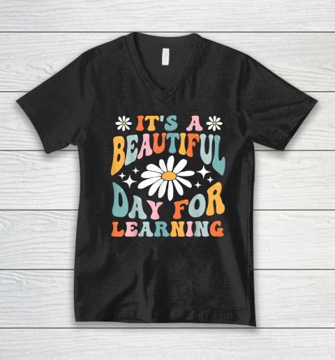It's Beautiful Day For Learning Retro Teacher Back To School V-Neck T-Shirt