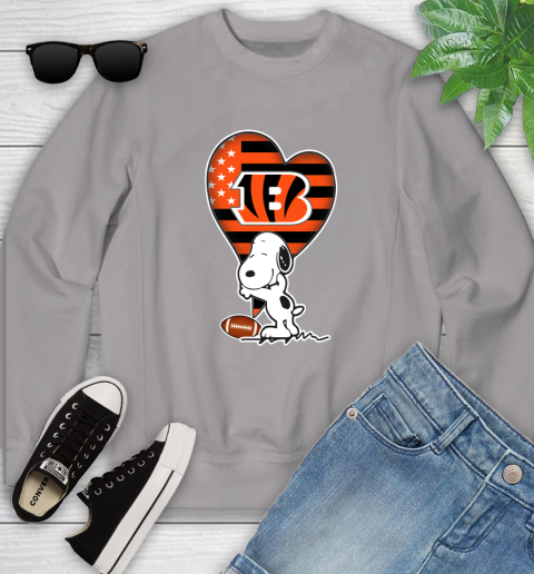 Cincinnati Bengals NFL Football The Peanuts Movie Adorable Snoopy Youth Sweatshirt 4