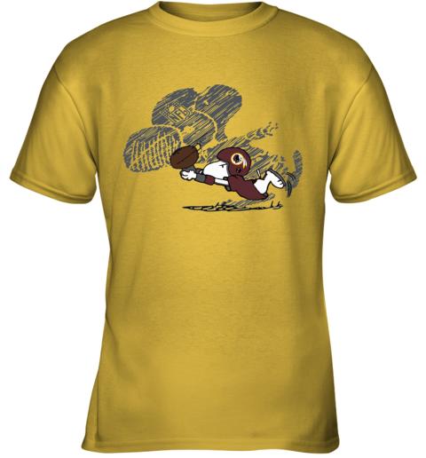 jcr1 washington redskins snoopy plays the football game youth t shirt 26 front daisy