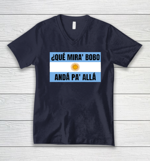 Qué Miras Bobo V-Neck T-Shirt 2