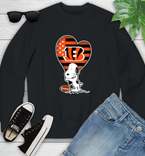 Cincinnati Bengals NFL Football The Peanuts Movie Adorable Snoopy Youth Sweatshirt 2