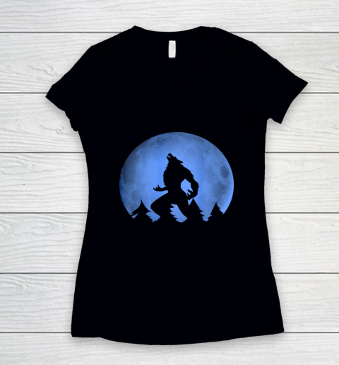 Werewolf Blue Moon wolf full moon on Halloween costume 2020 Women's V-Neck T-Shirt