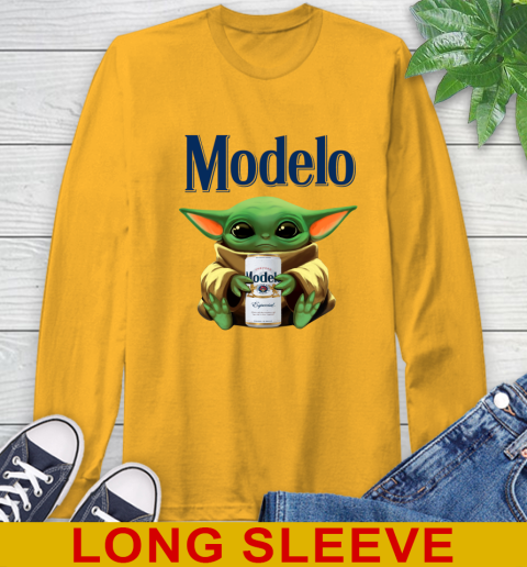 Star Wars Baby Yoda Hugs Modelo Especial Beer Shirt 60