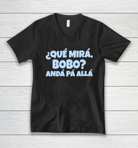 Qué Miras Bobo  Qué Mira Bobo V-Neck T-Shirt