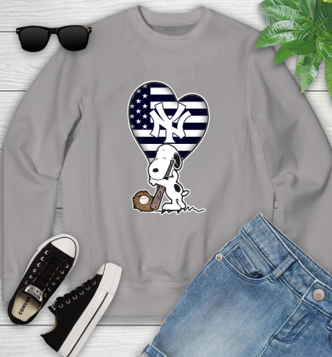 New York Yankees MLB Baseball The Peanuts Movie Adorable Snoopy Youth Sweatshirt 4