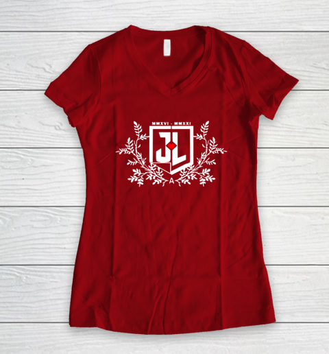 Justice League Associate Producer Women's V-Neck T-Shirt 8