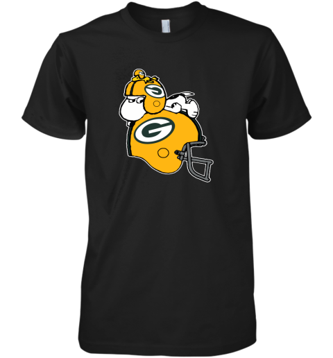 Snoopy And Woodstock Resting On Green Bay Packers Helmet Premium Men's T-Shirt