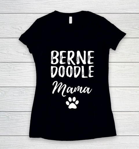 Dog Mom Shirt Bernedoodle Mama Shirt for Bernedoodle Dog Mom Women's V-Neck T-Shirt