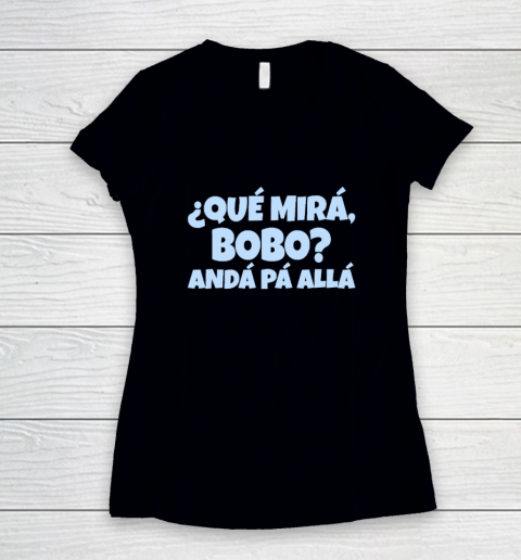 Qué Miras Bobo  Qué Mira Bobo Women's V-Neck T-Shirt
