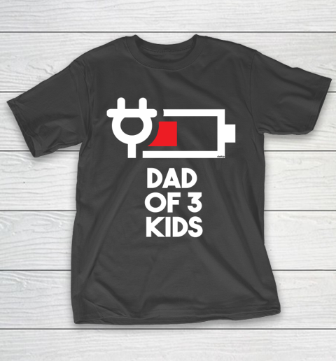 Dad of 3 Kids Funny Gift Daddy of Three Kids Father's Day T-Shirt