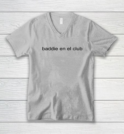 Baddie En El Club V-Neck T-Shirt 2