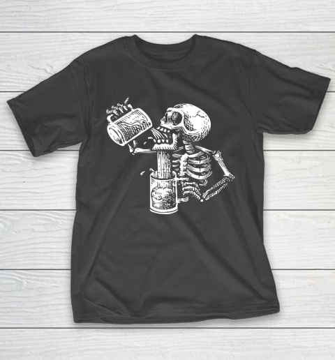 Beer Lover Funny Shirt Drunk Skeleton Funny Undead Skull Beer Halloween Costume T-Shirt
