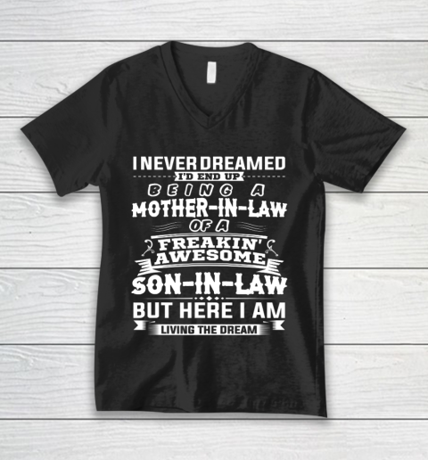 I Never Dreamed I d Be Mother in Law of Awesome Son in Law Mother's Day V-Neck T-Shirt