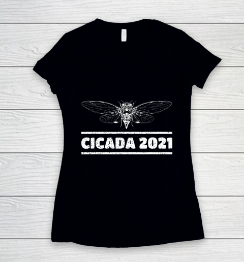 Cicada 2021 Funny Insect Eastern Brood X USA Cicada Design Women's V-Neck T-Shirt