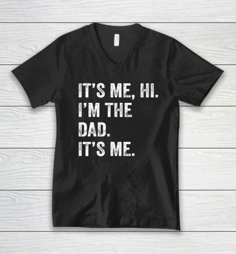 Fathers Day Shirt Funny Its Me Hi I'm The Dad Its Me V-Neck T-Shirt