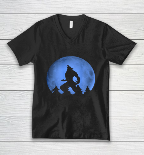 Werewolf Blue Moon wolf full moon on Halloween costume 2020 V-Neck T-Shirt