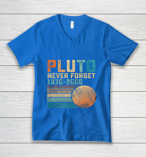 Pluto Never Forget V-Neck T-Shirt 5