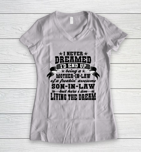 I never dreamed i'd end up being a Mother in law of a Freaking awesome  Mother in law Women's V-Neck T-Shirt