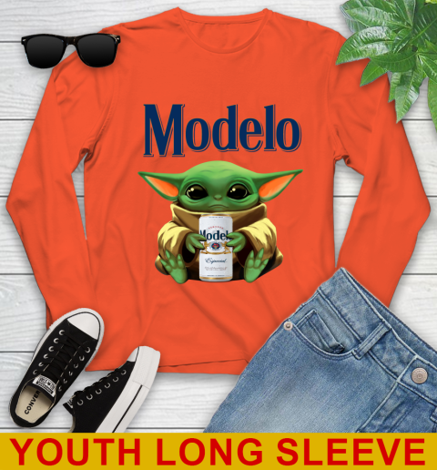 Star Wars Baby Yoda Hugs Modelo Especial Beer Shirt 125