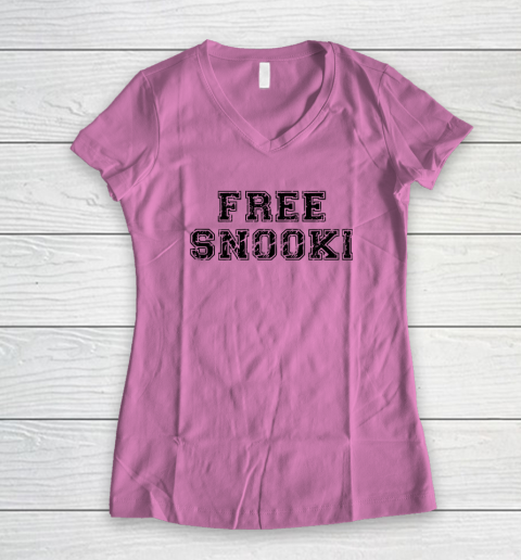 Free Snooki Vintage Women's V-Neck T-Shirt 6