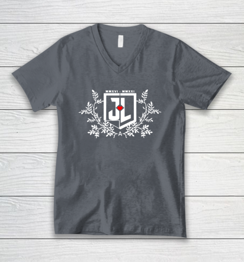 Justice League Associate Producer V-Neck T-Shirt 4