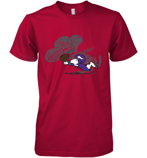 Minnesota Vikings Snoopy Plays The Football Game Premium Men's T-Shirt