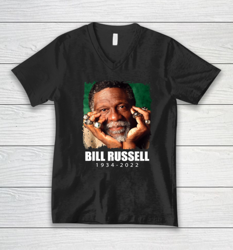 Bill Russell 1934  2022 RIP V-Neck T-Shirt