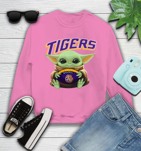 Baby Yoda Loves The LSU Tigers Star Wars NCAA Shirt 118