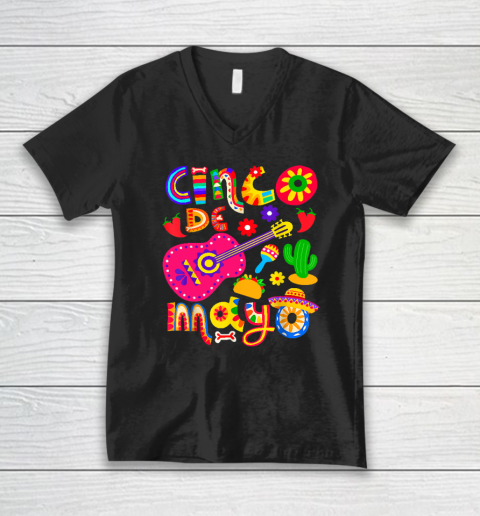 Cinco De Mayo Shirt Mexican Fiesta 5 De Mayo V-Neck T-Shirt