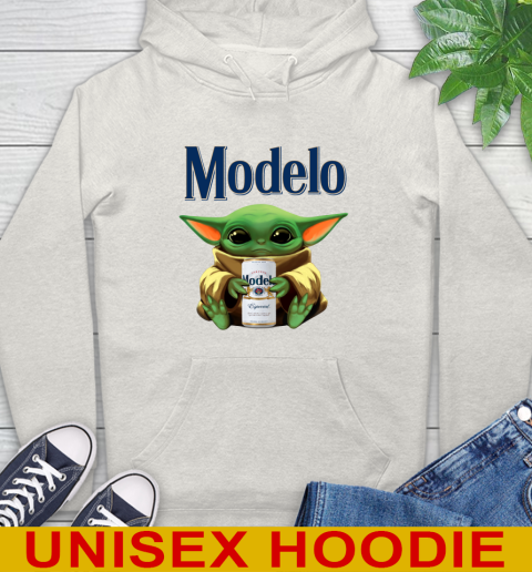 Star Wars Baby Yoda Hugs Modelo Especial Beer Shirt 24